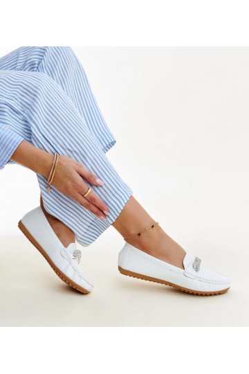 Biele mokasíny zdobené... 2