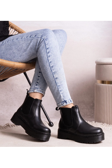 Čierne botky na platforme... 2