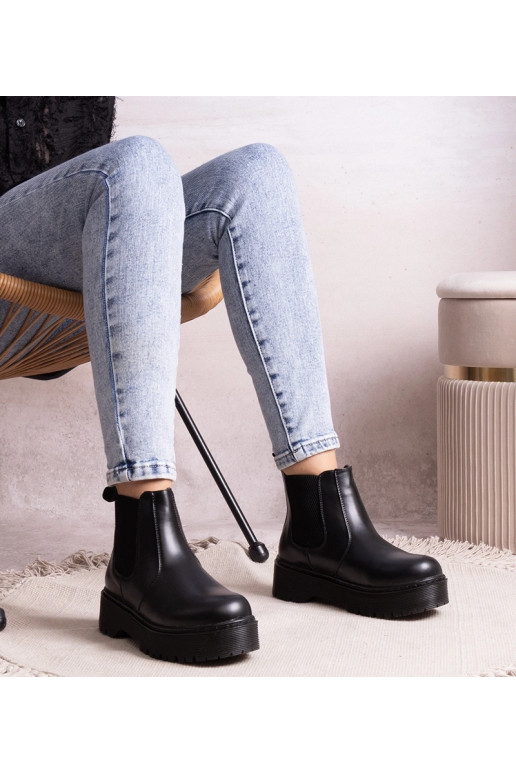 Čierne botky na platforme Lessaya