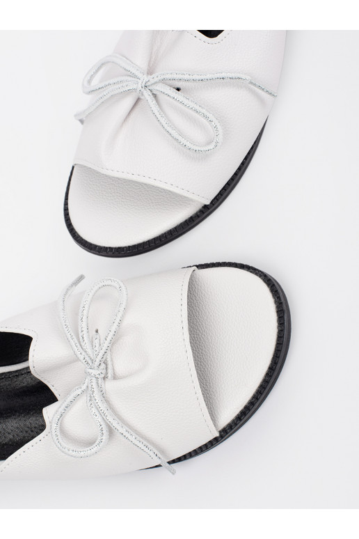 biela farba papuče płaksie s lukom