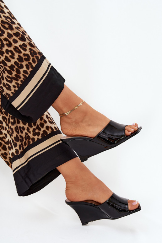 s lakovým efektom Dámske papuče Zapnuté INedge čierna Nelithin s lakovým efektom Dámske papuče Zapnuté INedge čierna Nelithin