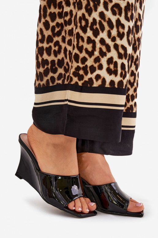 s lakovým efektom Dámske papuče Zapnuté INedge čierna Nelithin s lakovým efektom Dámske papuče Zapnuté INedge čierna Nelithin