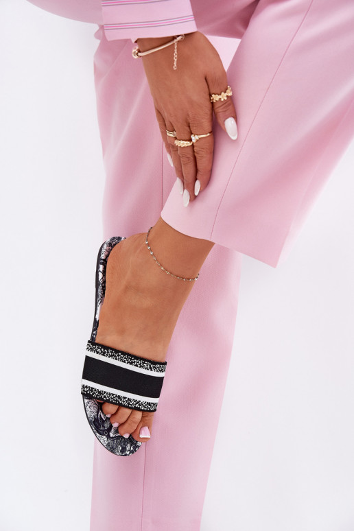 Vzorované rovná sa Dámske papuče čierna Leysi