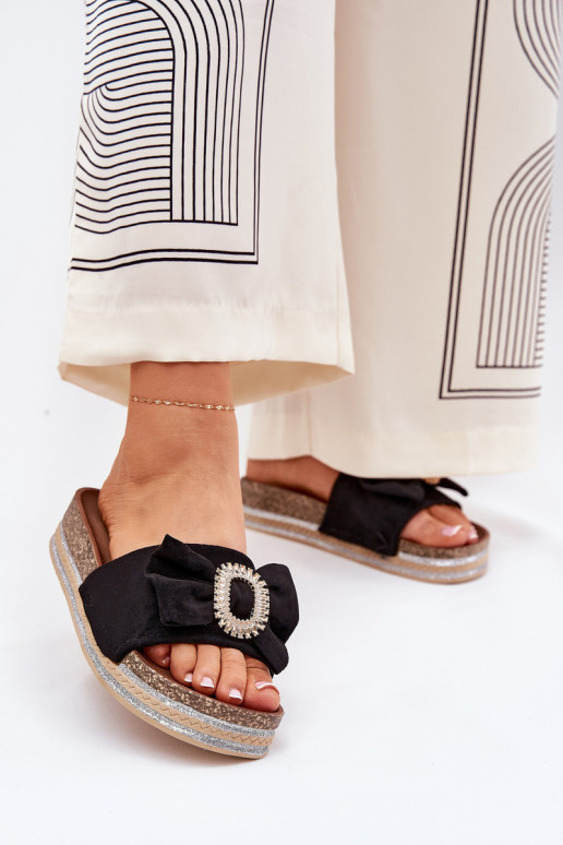 Dámske papuče s platformou so stuhami I Ozdobną Broszką čierna Lenela