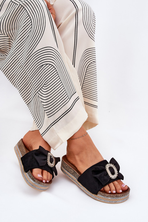 Dámske papuče s platformou so stuhami I Ozdobną Broszką čierna Lenela