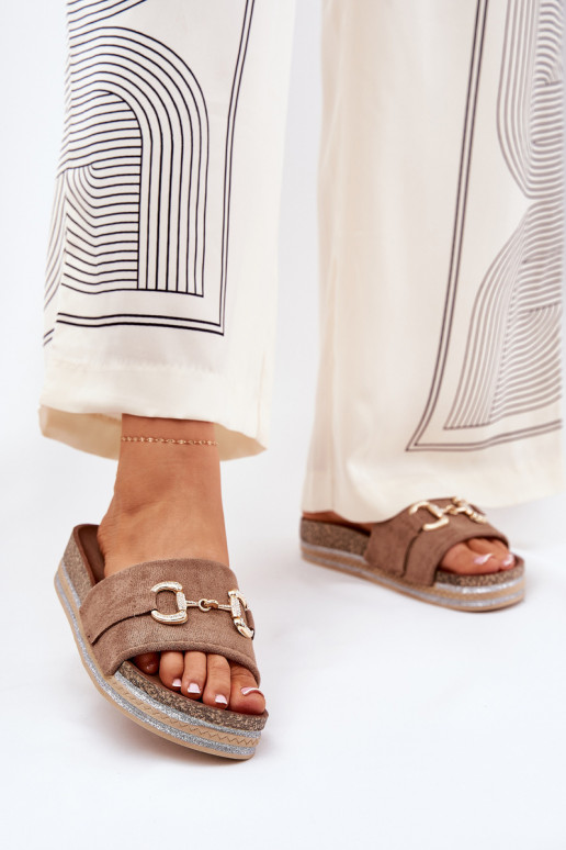 Dámske papuče s platformou so zlatými detailmi A trblietky khaki farby Morisela