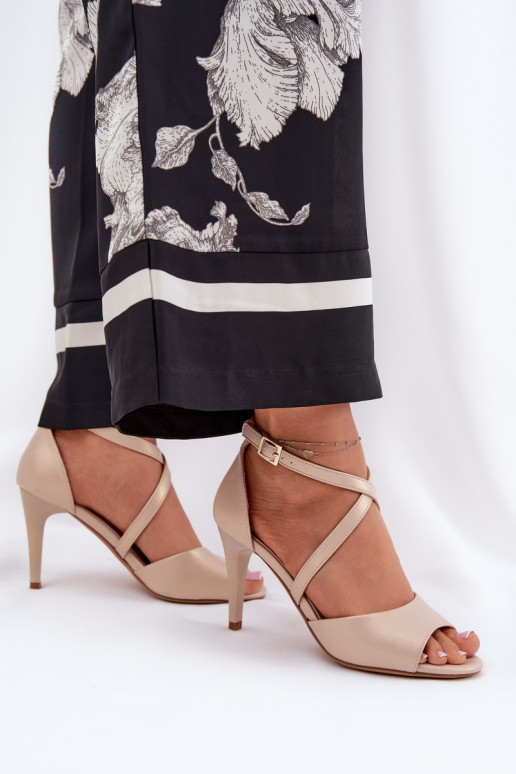 módne sandále s tenkými podpätkami zlatej farby Loressa