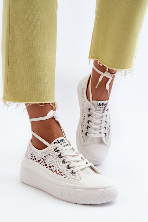 s čipkovými motívmi Bežná obuv Lee Cooper LCIN-23-44-1617 biela farba