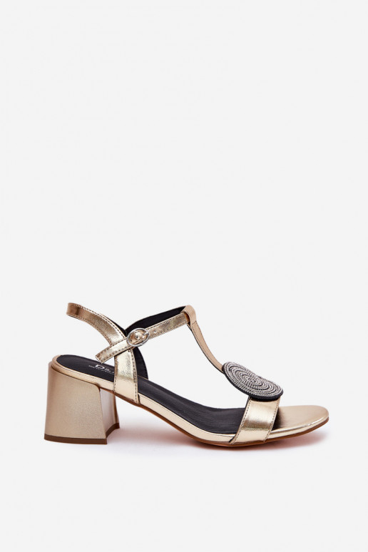 Dámske sandále na podpätku s ozdobami D&A JC51-842 zlatej farby