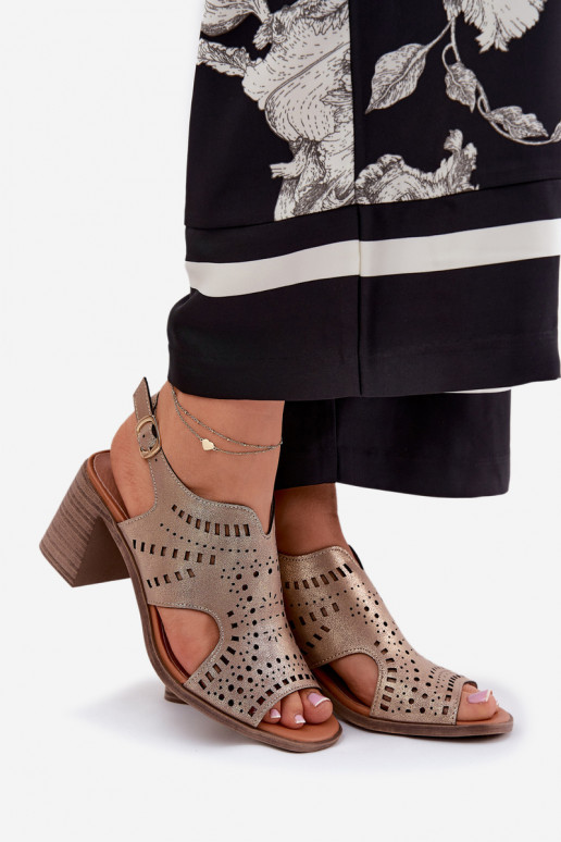 s prvkami prelamovania Dámske sandále na vysokom opätku zlatej farby Tosine