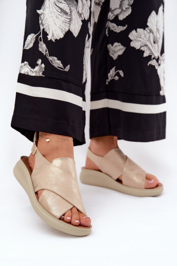 Dámske sandále z eko kože zlatej farby Tosmelia 2