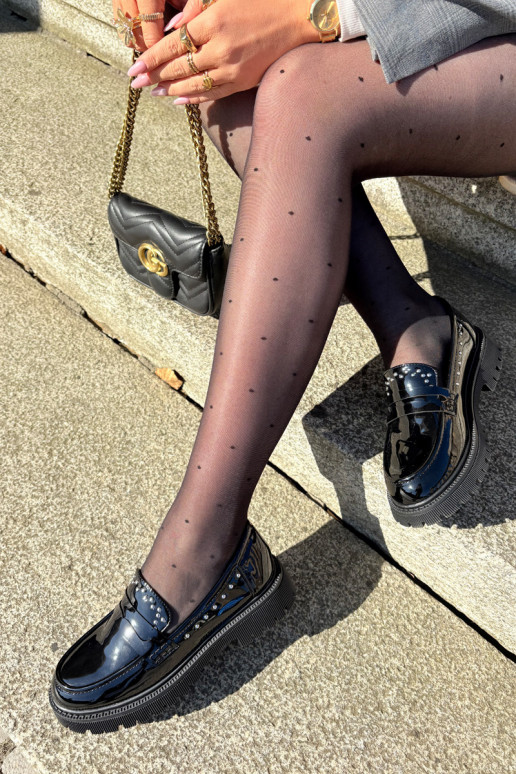 Moteriške mokasíny s lakovým efektom s dekoráciou čiernej farby