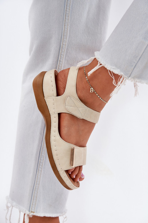 Pohodlné dámske sandále s lepiacimi spojkami zlatej farby Iphiope Pohodlné dámske sandále s lepiacimi spojkami zlatej farby Iphiope