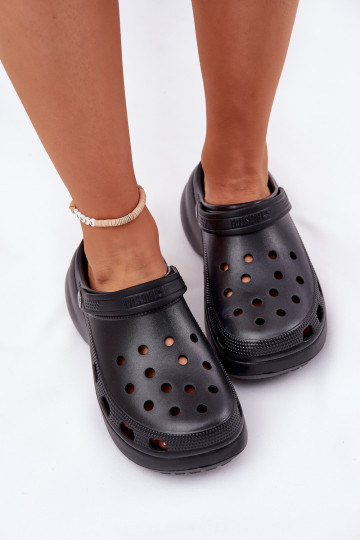 Ľahké papuče Dámske papuče s trendovou masívnou podrážkou Big Star RR274A118 čierna