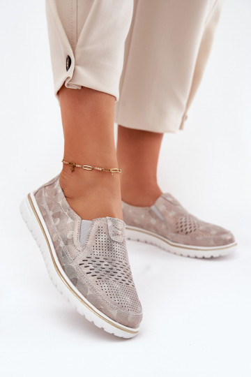 vyrobené zo semišových topánok nápadného modelu v béžovo-zlatej farbe Inez