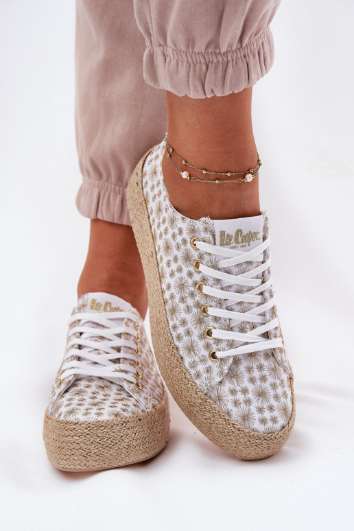 Vzorované Bežná obuv s platformou S vrkočom Lee Cooper LCIN-25-08-3648L biely-zlatej farby Vzorované Bežná obuv s platformou S vrkočom Lee Cooper LCIN-25-08-3648L biely-zlatej farby