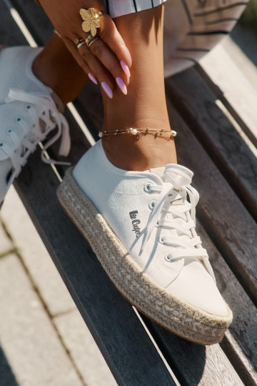 Voľnočasové topánky s šnúrkami Lee Cooper LCIN-25-44-3217 biele 2