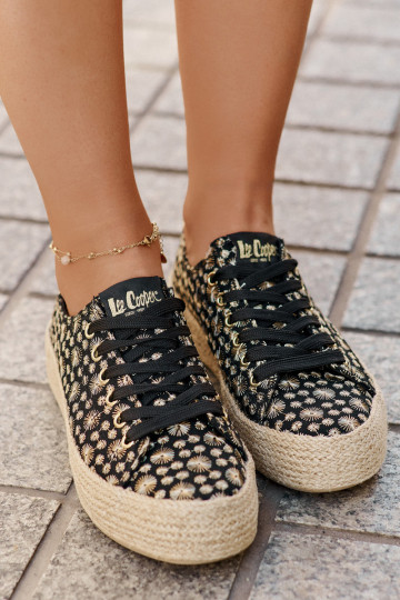 Vzorované voľnočasové topánky s platformou Lee Cooper LCIN-25-08-3647L čierne 2