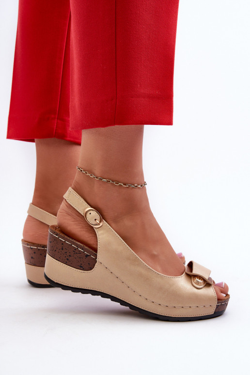 Dámske Ľahké sandále na platforme Comfort Shoes béžová Efravia