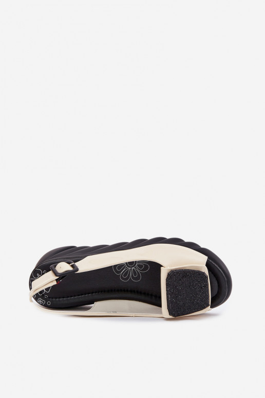 Kožené Lakované sandále pre ženy Zapnuté INedge s Dekoráciou Artiker 56C1567 béžová