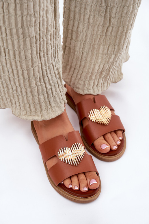 Dámske papuče so širokými podpätkami so zlatými detailmi Hnedá farba Karinma Dámske papuče so širokými podpätkami so zlatými detailmi Hnedá farba Karinma