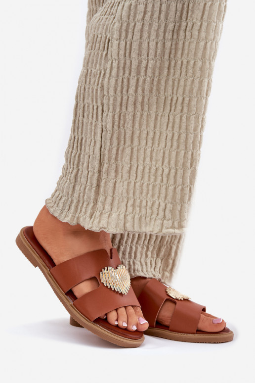 Dámske papuče so širokými podpätkami so zlatými detailmi Hnedá farba Karinma Dámske papuče so širokými podpätkami so zlatými detailmi Hnedá farba Karinma