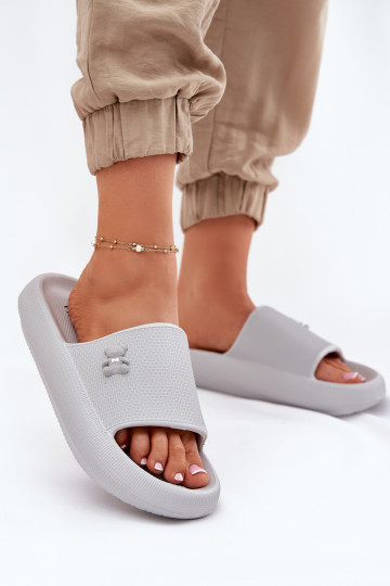 Ľahké papuče Dámske papuče s platformou S medveďom Vinceza 75210 sivá 2