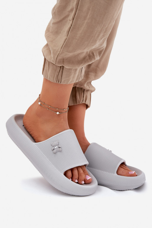 Ľahké papuče Dámske papuče s platformou S medveďom Vinceza 75210 sivá