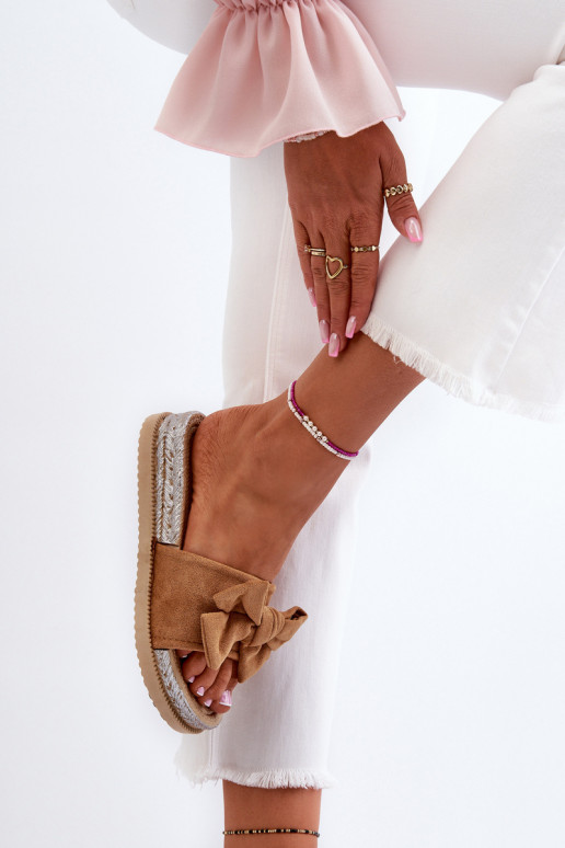 Dámske Papuče s platformou so stuhami Hnedá farba Aflia Dámske Papuče s platformou so stuhami Hnedá farba Aflia