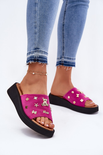 Dámske semišové papuče Z Przypinkami Vinceza 66741 Ružová