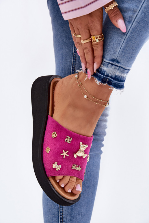 Dámske semišové papuče Z Przypinkami Vinceza 66741 Ružová