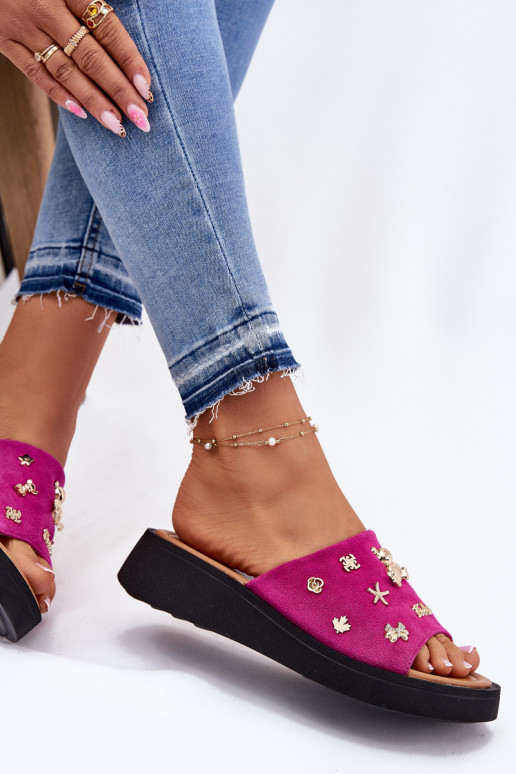 Dámske semišové papuče Z Przypinkami Vinceza 66741 Ružová