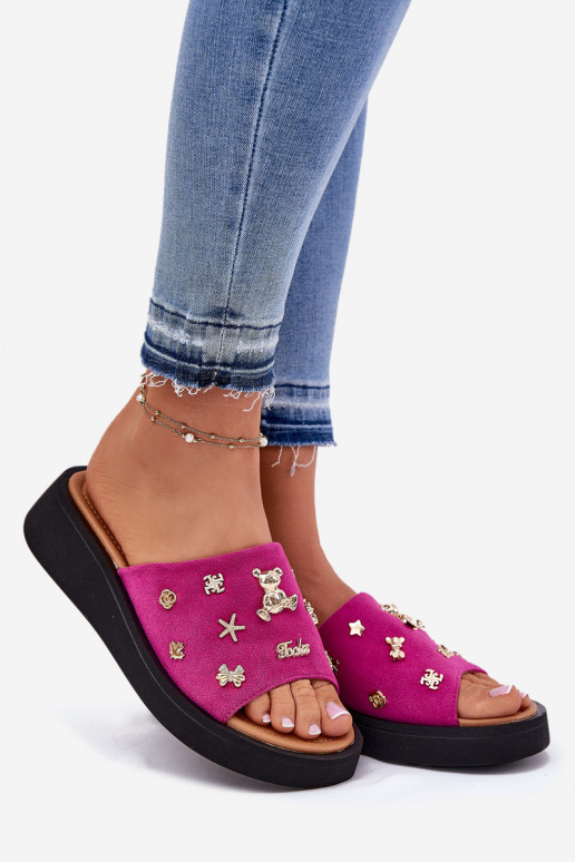 Dámske semišové papuče Z Przypinkami Vinceza 66741 Ružová