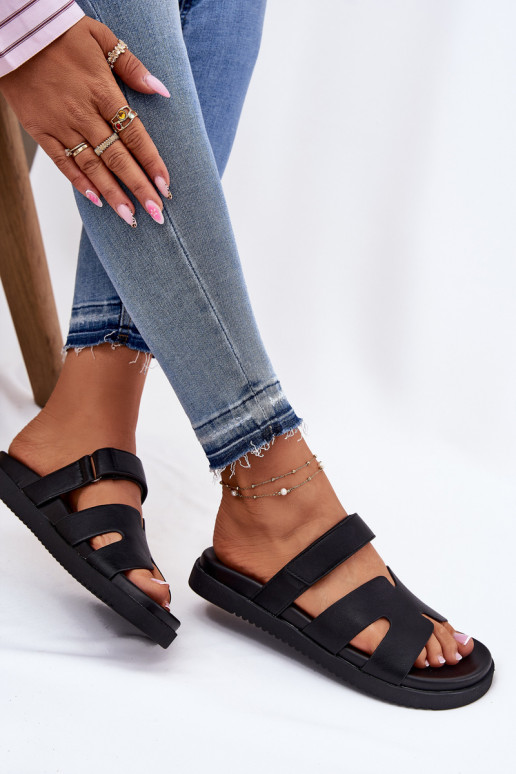 Dámske papuče Z s lepiacim zapínanímem Vinceza 17401 čierna