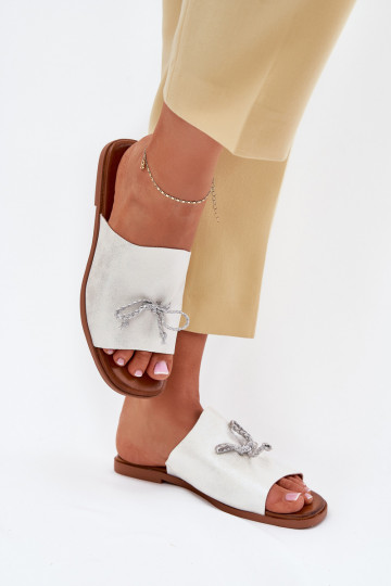 Dámske papuče so širokými podpätkami S Ornatem INiązaniem strieborná farba Norela