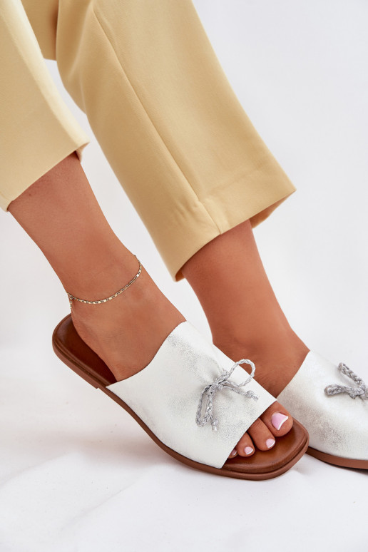 Dámske papuče so širokými podpätkami S Ornatem INiązaniem strieborná farba Norela