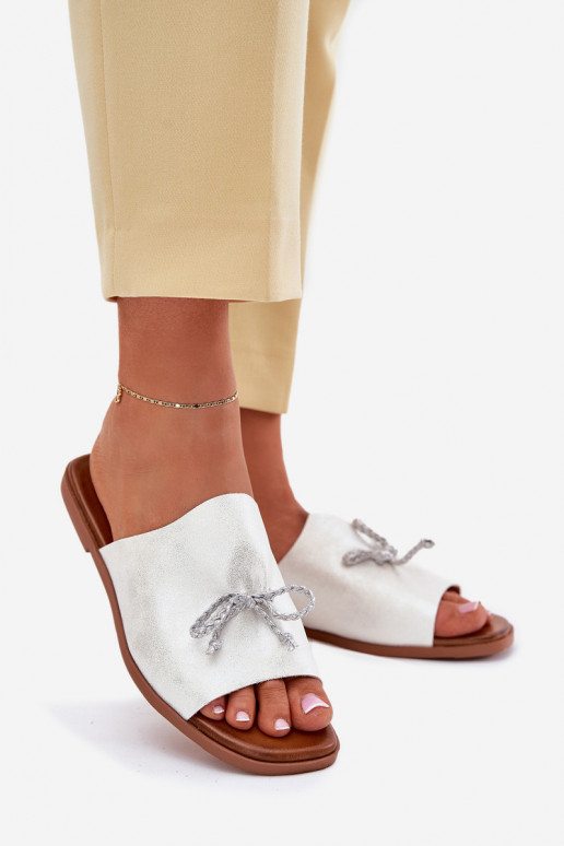 Dámske papuče so širokými podpätkami S Ornatem INiązaniem strieborná farba Norela