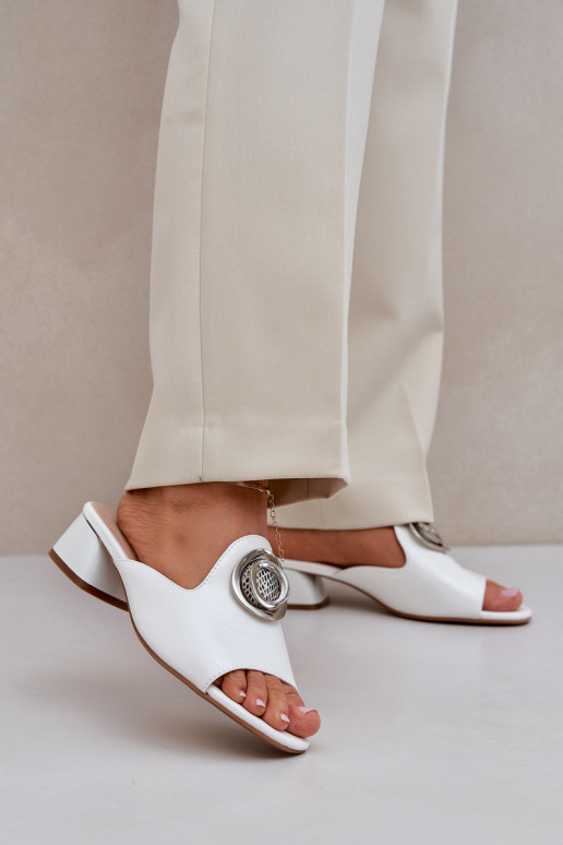 Biele elegantné dámske šľapky na...