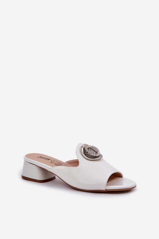 Biele elegantné dámske šľapky na...