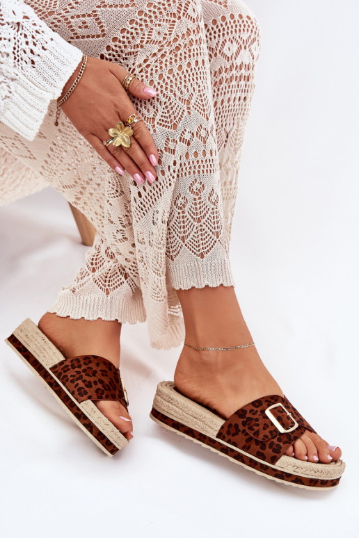 Dámske papuče s platformou so zlatými prackami so vzormi leopardej kožušiny Selira