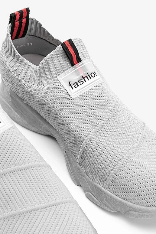 Sivé športové topánky, „Justice"