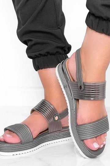 Sivé sandále na hrubej... 2