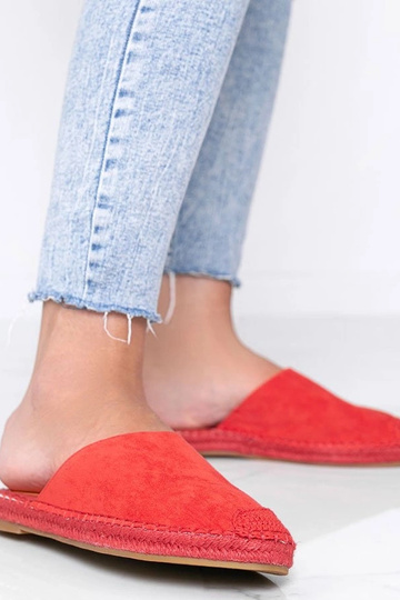 Červené uzavreté sandále,...