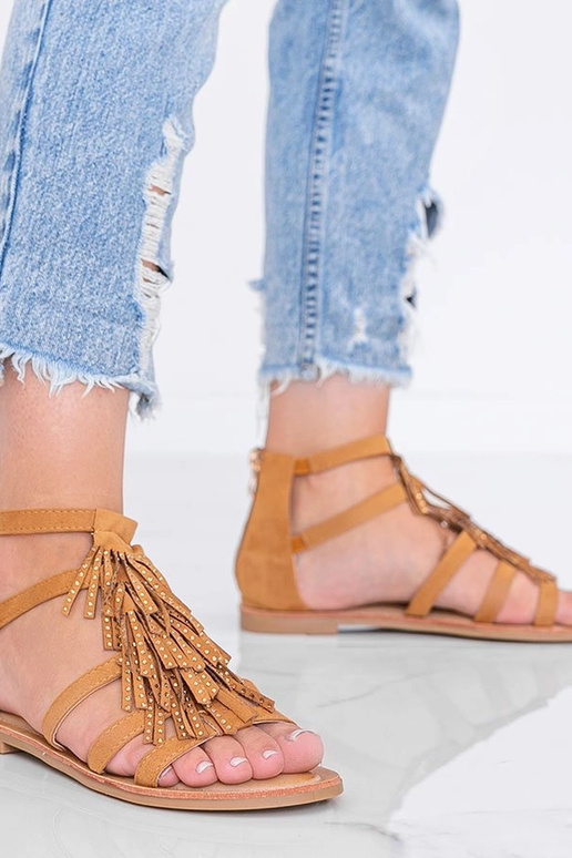 Svetlohnedé sandále so strapcami,... Svetlohnedé sandále so strapcami,...