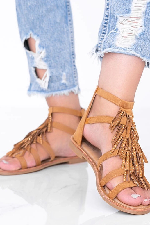 Svetlohnedé sandále so strapcami,... Svetlohnedé sandále so strapcami,...