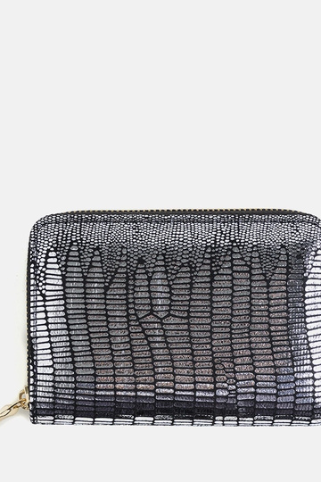 Strieborná lesklá peňaženka...