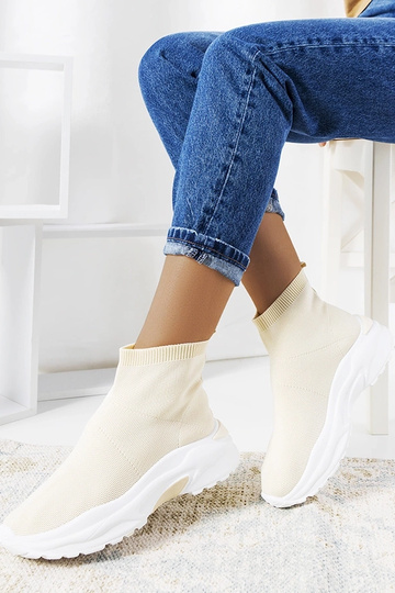 Pieskového odtieňa vysoké... 2