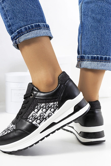 Čierne športové topánky... 2