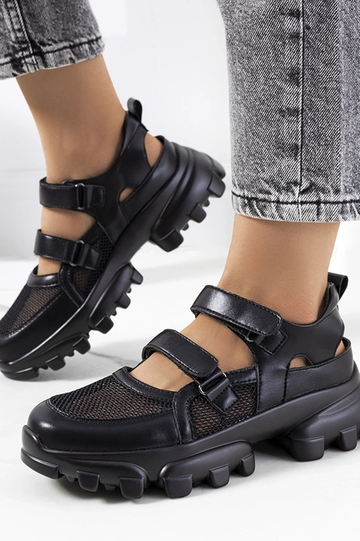 Čierne tenisky na masívnej podrážke,...