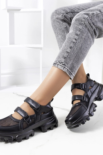 Čierne tenisky na masívnej... 2